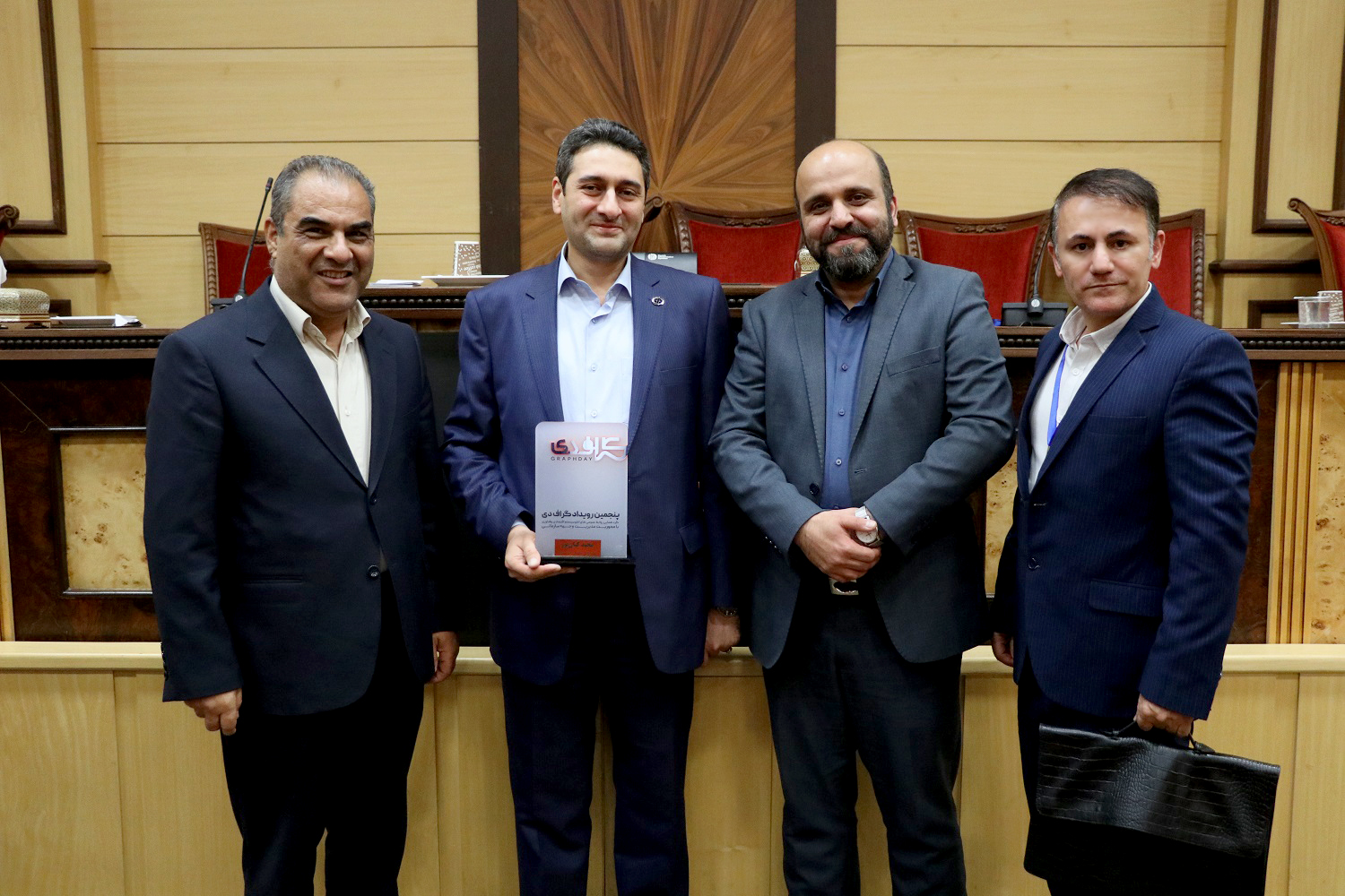 افتخاری دیگر برای شرکت آزمایشگاه فنی و مکانیک خاک؛ دریافت تندیس " مدیریت وجهه سازمانی" از پنجمین دوره رویداد " گراف دی"